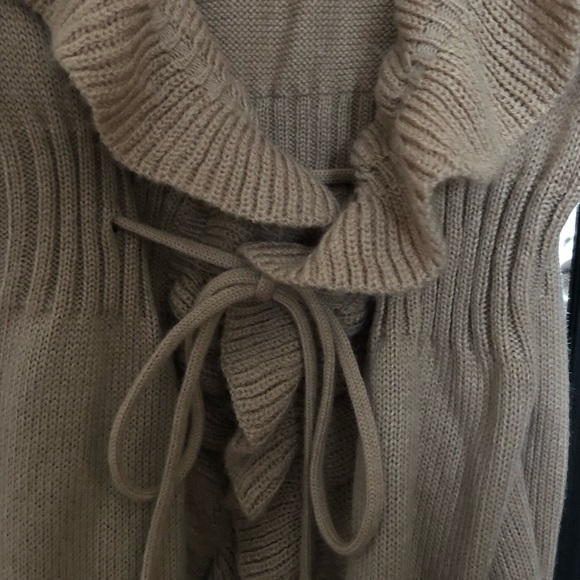 Elle Ruffled Cardigan - Picture 7 of 10